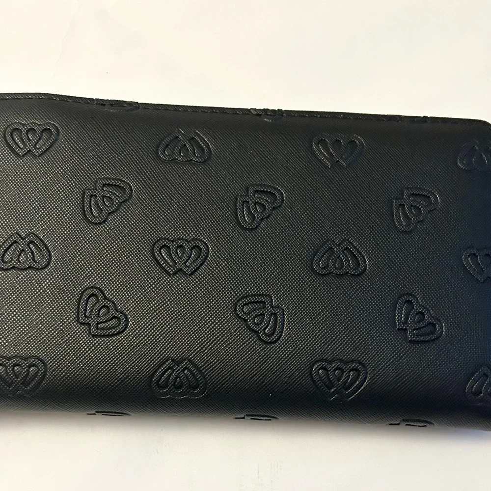 Betsey Johnson Heart Design Zip Around Wallet NWT